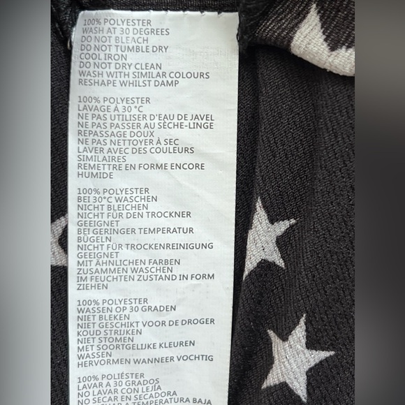 Boohoo Black Star Print Bell Sleeve mini dress - Picture 12 of 12